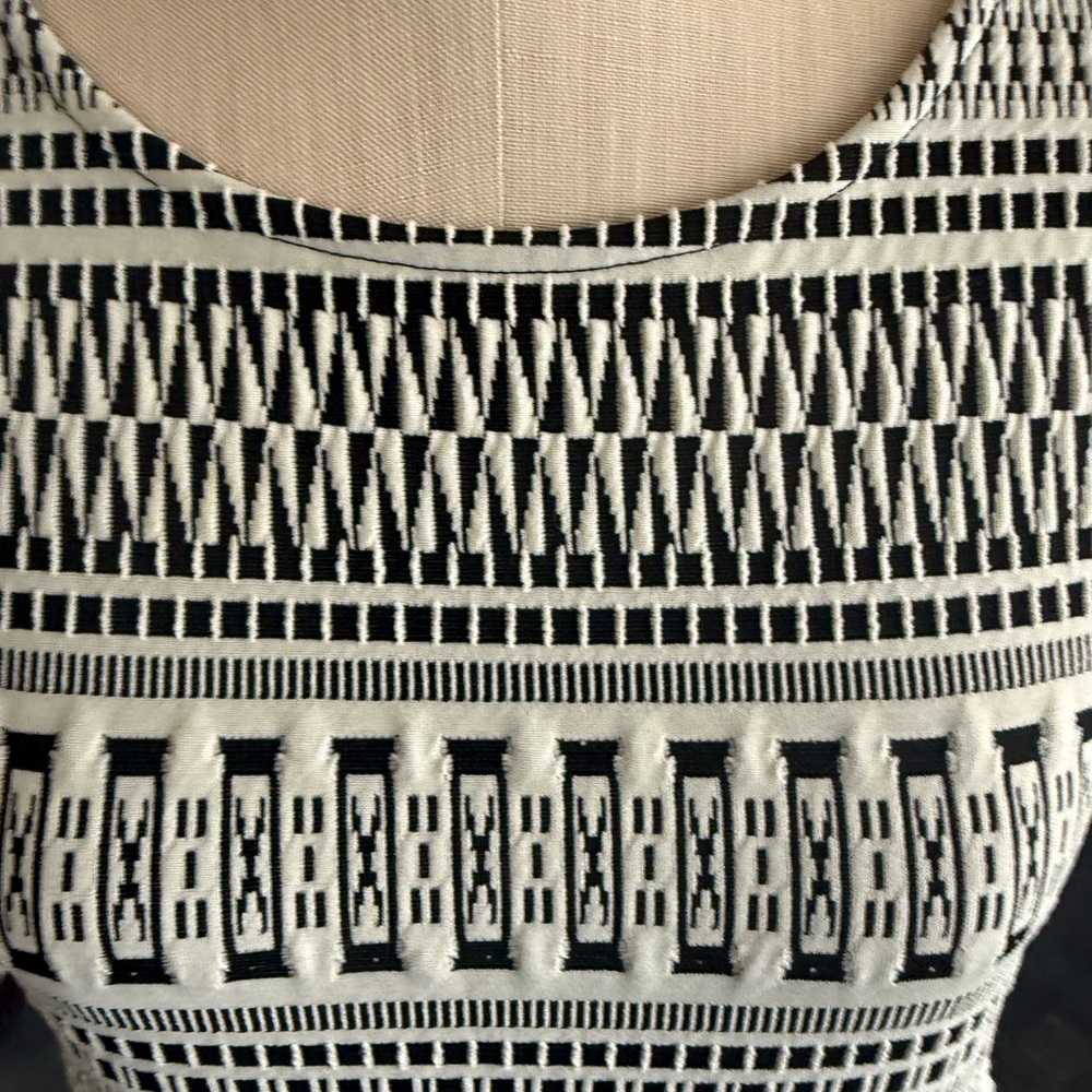 Topshop Maternity Black and Cream Textured Dress With Cap Sleeves. Size 8 - Picture 2 of 9